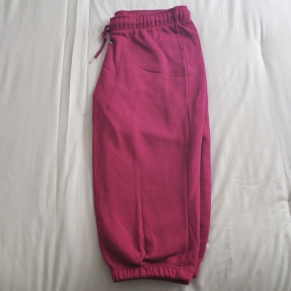 Nike Pants - Nike 3 quarter sweats